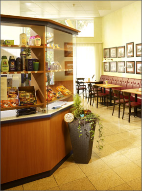 Foyer und Cafe